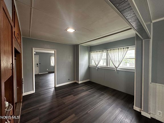 3rd image of 421 Center St