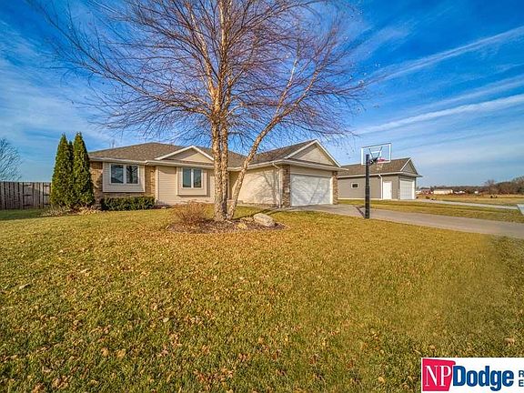 3rd image of 3329 N Armour Dr