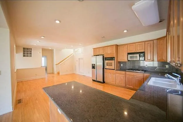 910 Alvarado Rd — Photo 5