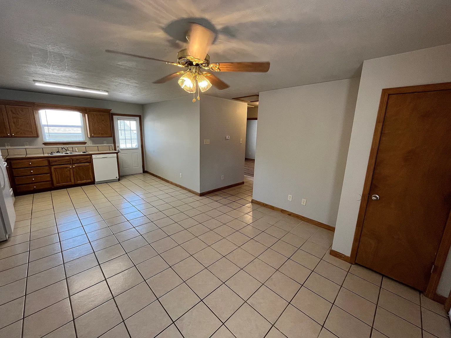 2 bed, 850 sqft, $775 — Photo 2