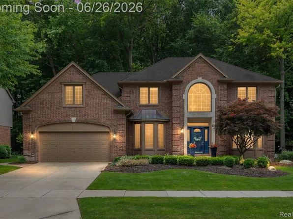 2176 Oakwood Dr, Troy, MI 48085