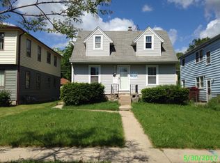 5915 N 69th St, Milwaukee, WI 53218