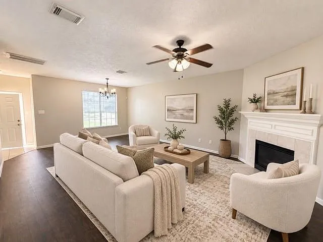 3 bed, 2.5 bath, 2093 sqft, $1,895 — Photo 3