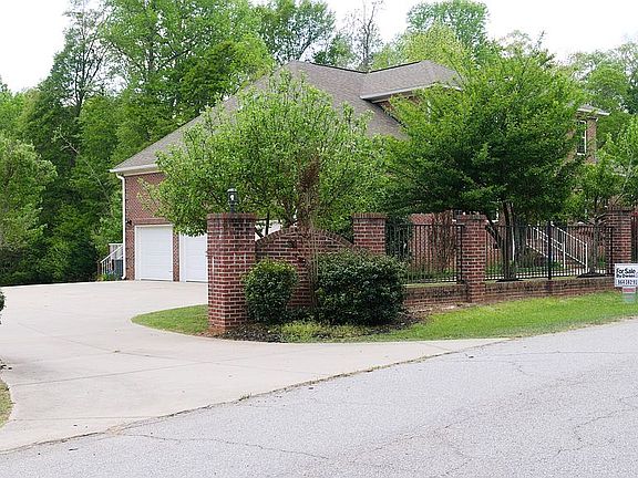 4th image of 125 Kingswood Cir