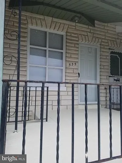 535 Linden St photo 1