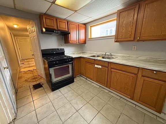 4th image of 1522 18th Ave
