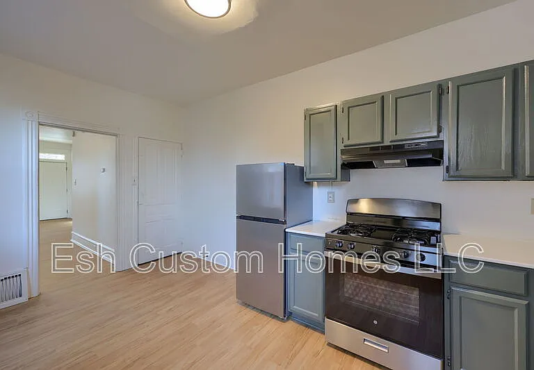 227 S Ann St — Photo 15