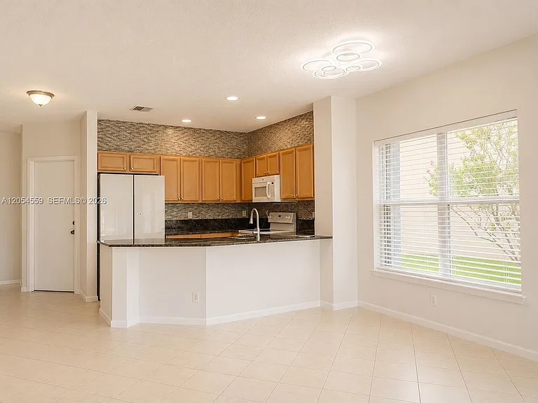 7337 Smithbrooke Dr — Photo 3
