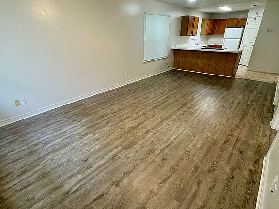 3rd image of 575 Florosa Ct