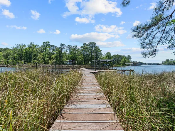 722 Mallet Bayou Rd, Freeport, FL 32439