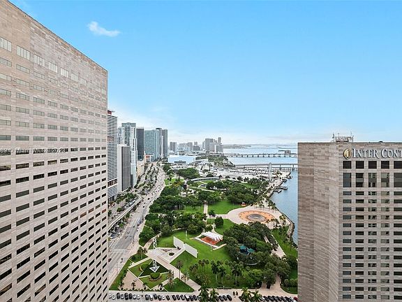 3rd image of 325 Biscayne Blvd #3924