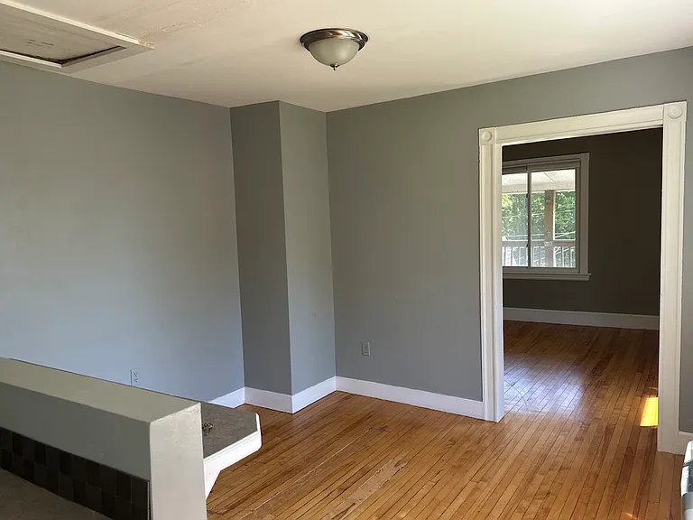28 Saint George St #3 — Photo 10