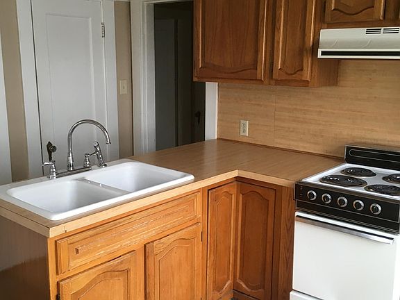 The cute little kitchen.