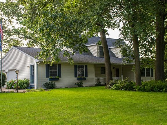 3rd image of 56714 Summit Park Dr