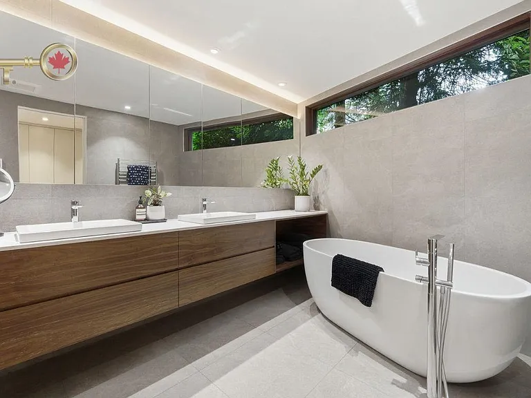 6510 Madrona Cres — Photo 35