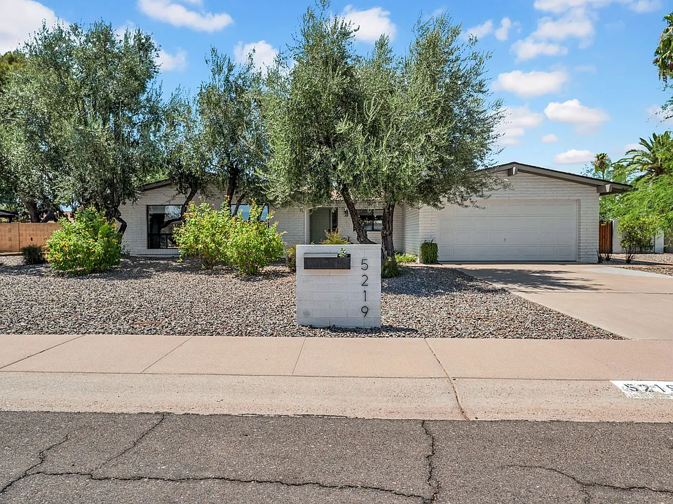 5219 E Winchcomb Dr