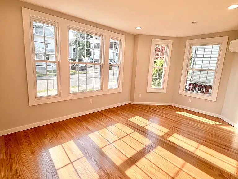18 Cedar St — Photo 46
