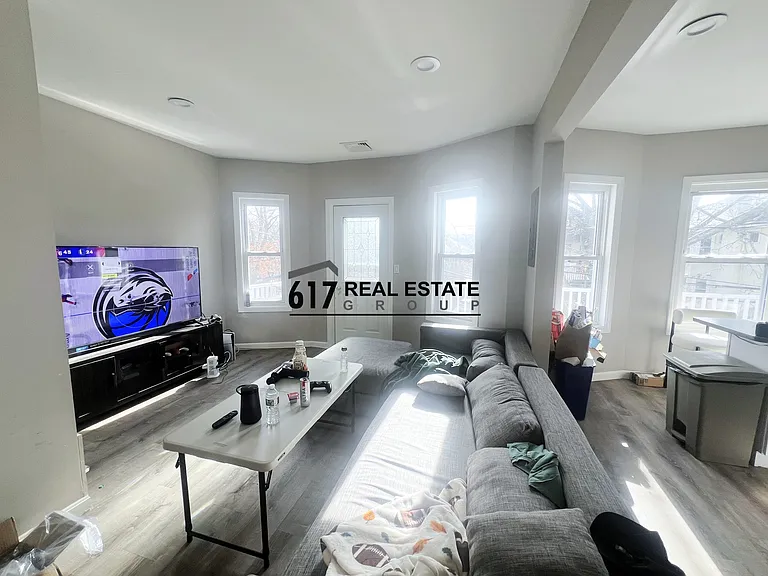 39 Long Ave #2 — Photo 2