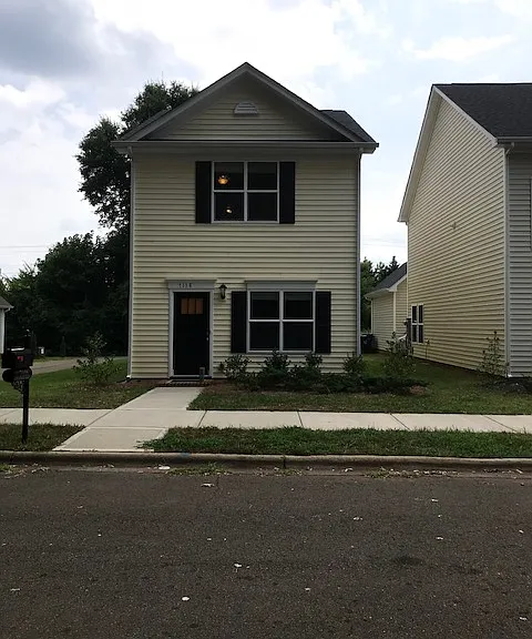 7118 McLothian Ln — Photo 2