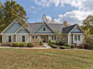 123 Mountain Crest Dr, Hendersonville, NC 28739