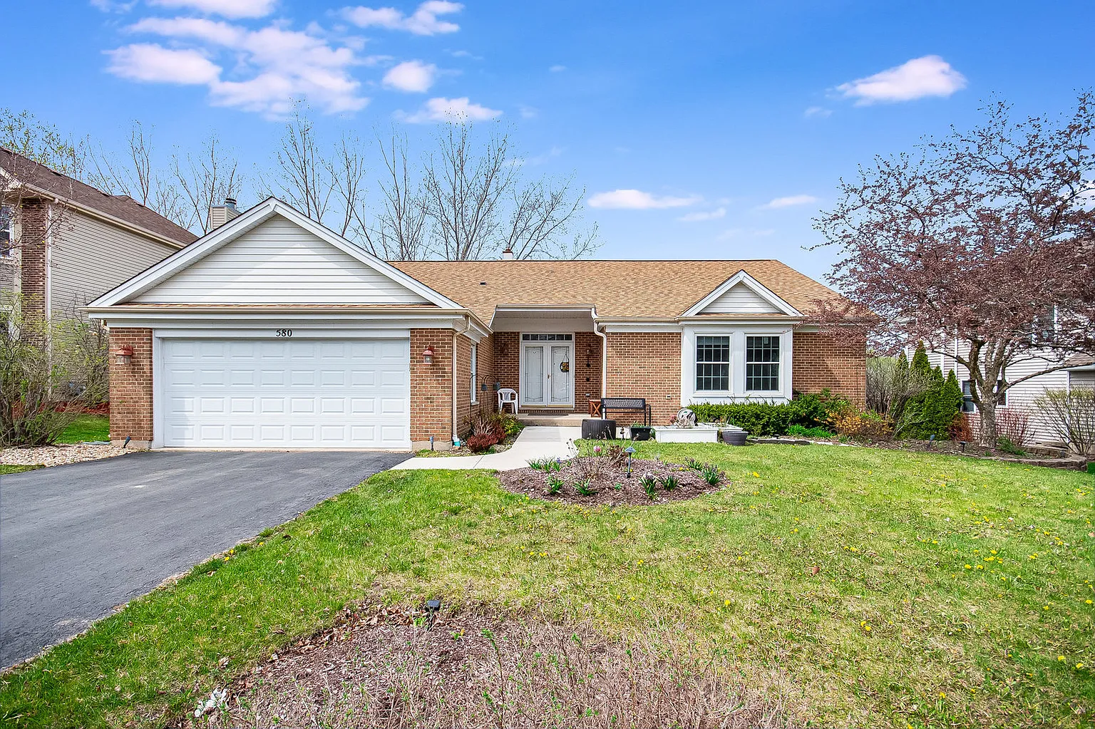 580 Majestic Dr photo 1