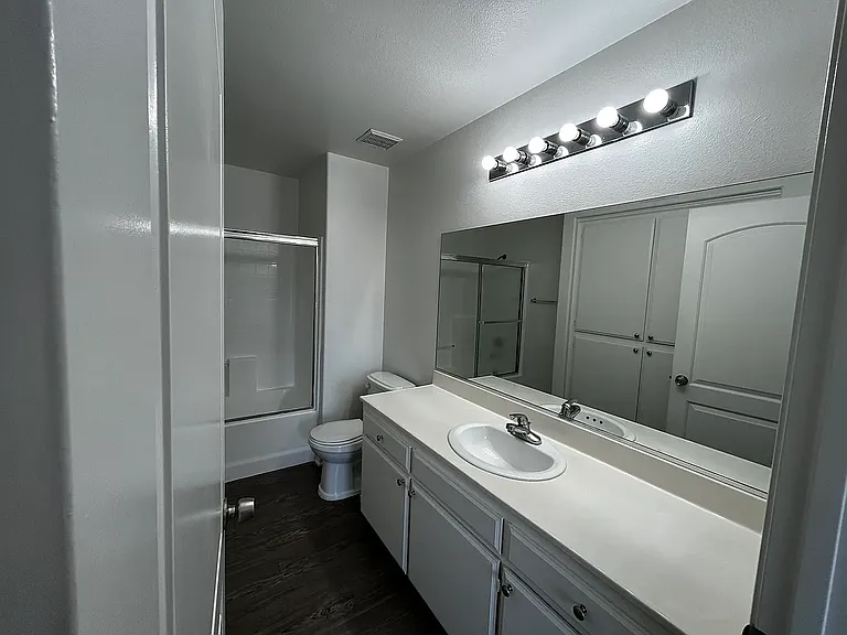 14359 Haynes St #5 — Photo 9
