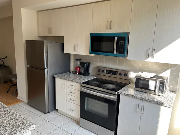 3037 Cascade Cmn, Oakville, ON L6H 0R8