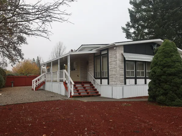 1125 SE Lee Roze Ln, Grants Pass, OR 97527