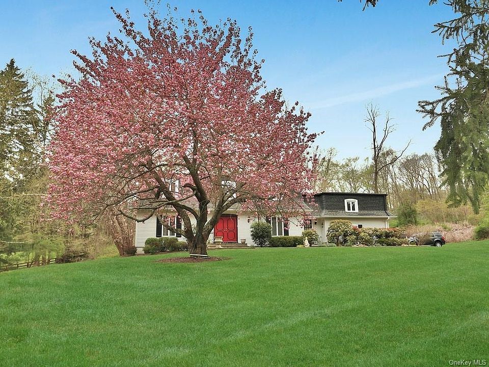 1st image of 8 Mianus Dr