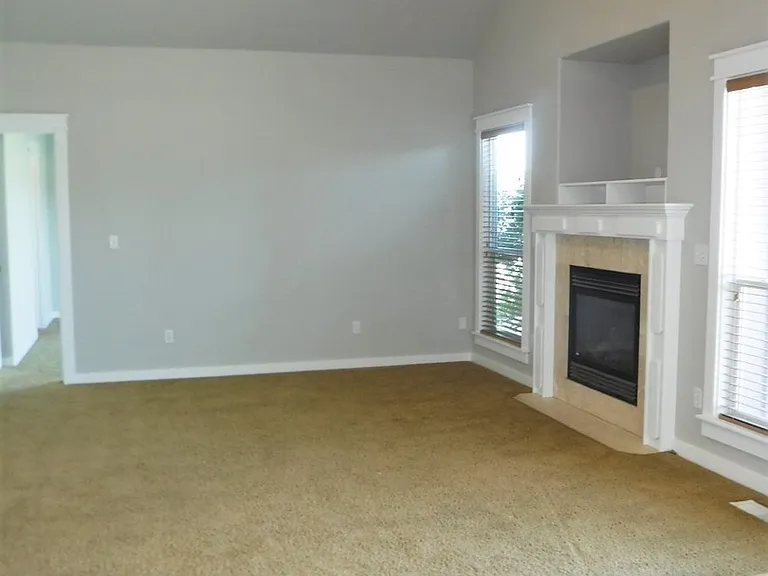 4432 N Kilee Ave — Photo 7
