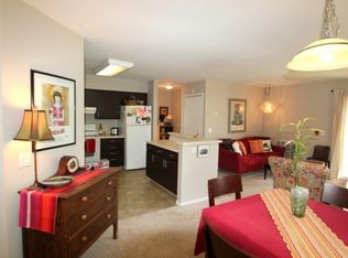 935 Rockefeller Ln, Madison, WI 53704