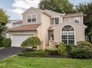 45 Hamlet Dr, Hauppauge, NY 11788