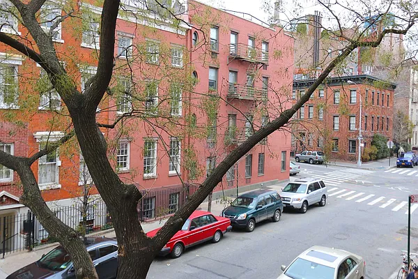 Rented by Compass | media 23