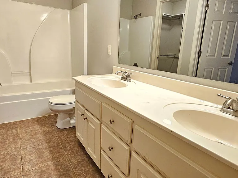 142 Weathering Dr — Photo 17