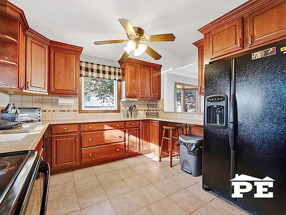 4th image of 6903 Avenue