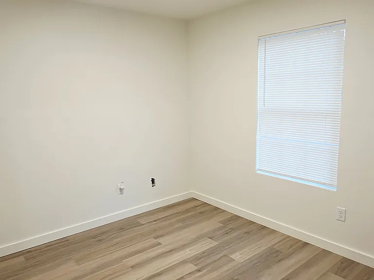 1416 SW 45th St — Photo 5