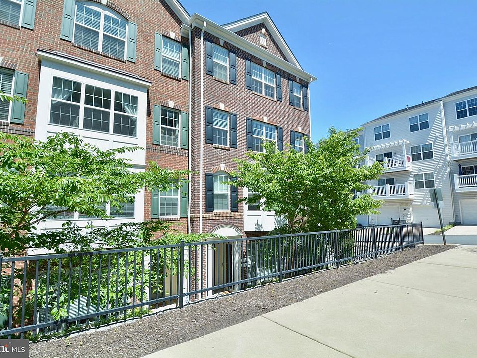 1st image of 2293 Kew Gardens Dr
