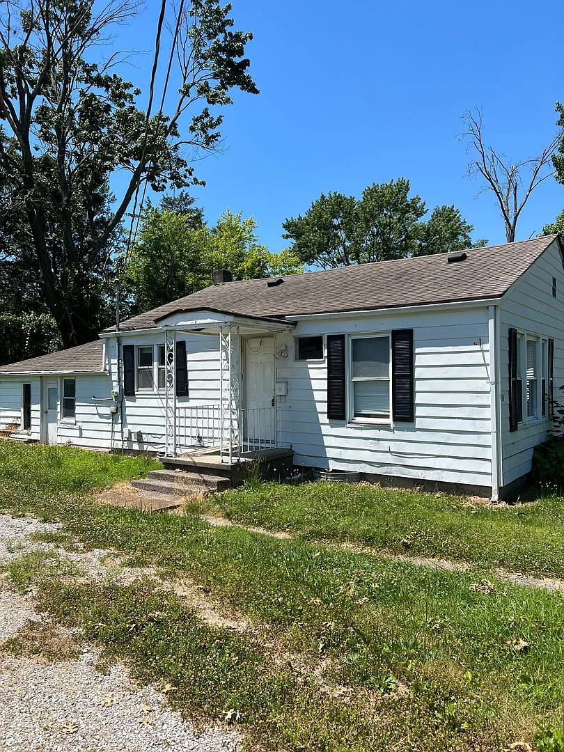 3 Bedroom 1 Bath Home — Photo 2