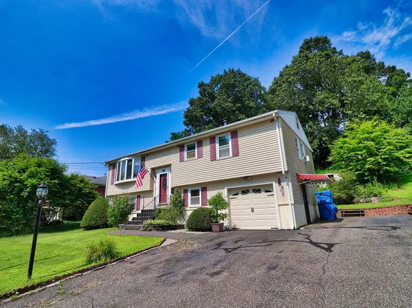 77 Carnation Lane, Waterbury, CT 06704