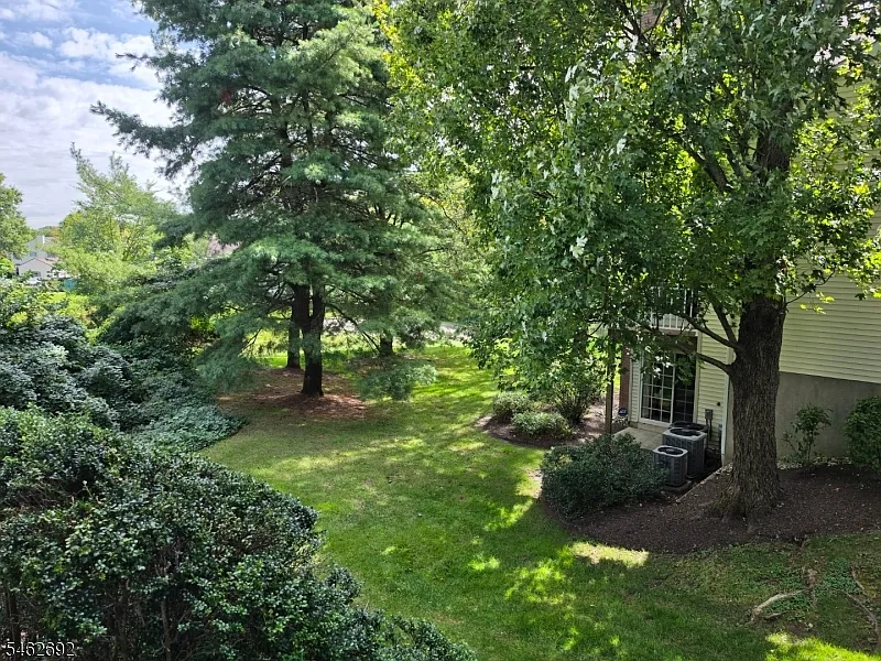 1 bed, 1.0 bath, $2,300 — Photo 2