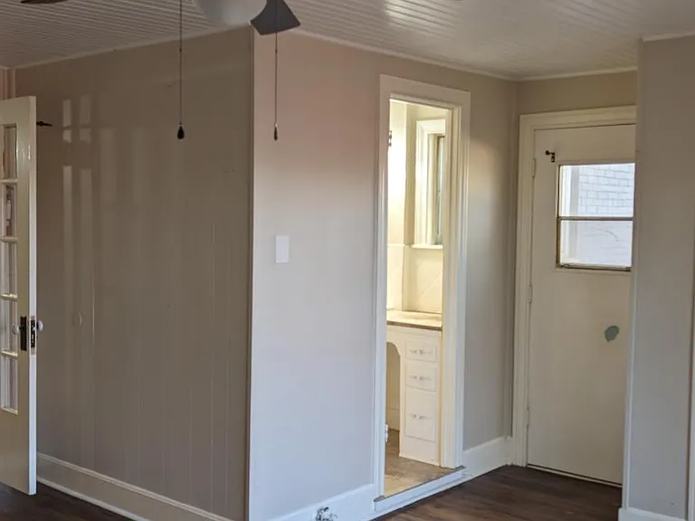 1402 S Donnybrook Ave — Photo 3
