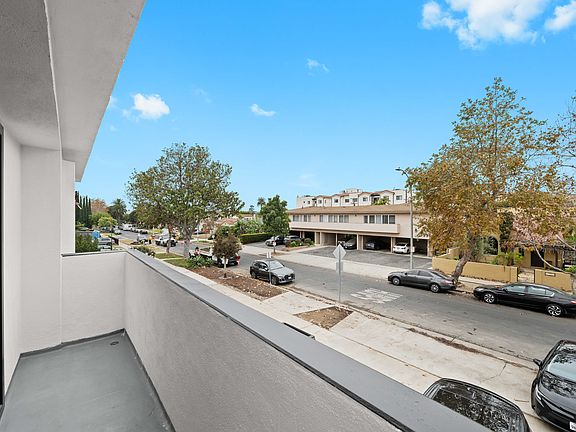 3rd image of 1546 S Hayworth Ave #3