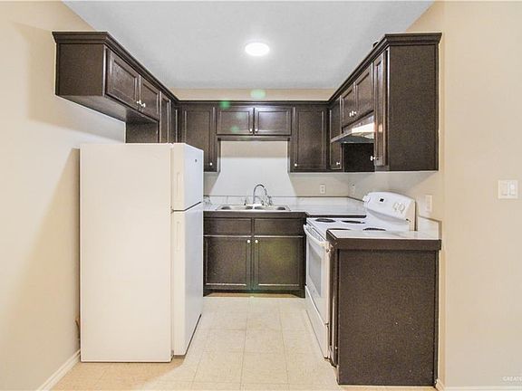 5th image of 2901 E De La Rosa St #J