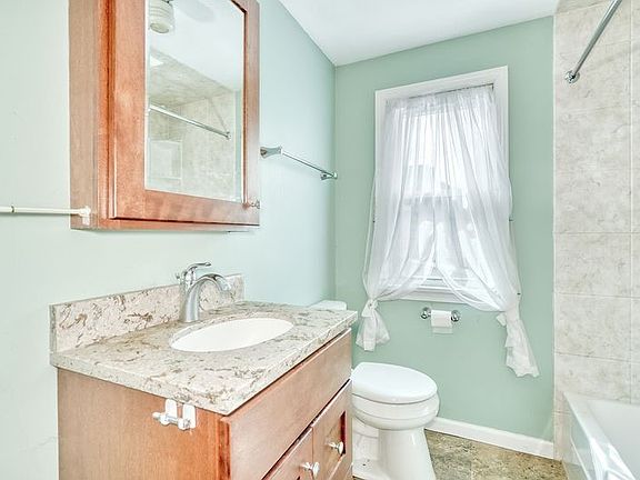 33rd image of 262 Commodore Pkwy