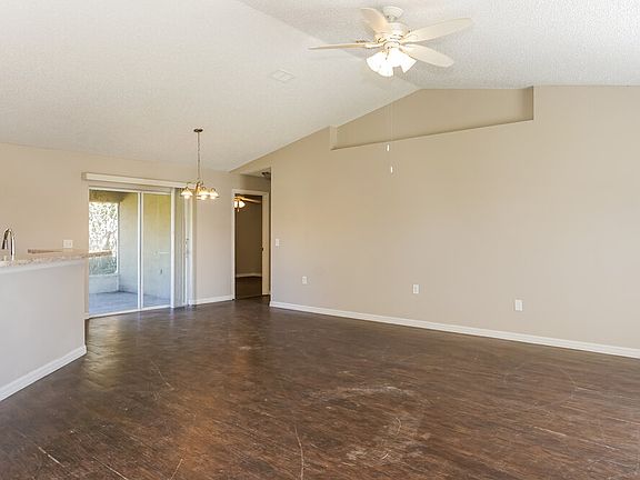 3rd image of 3164 N Covington Dr