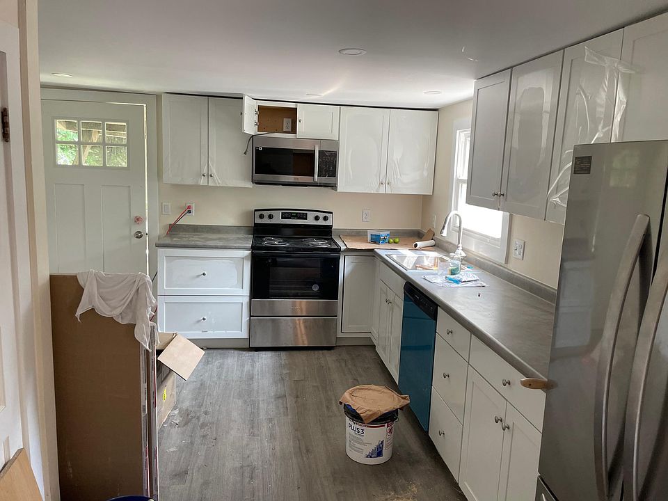 1st image of 104 College Hl
