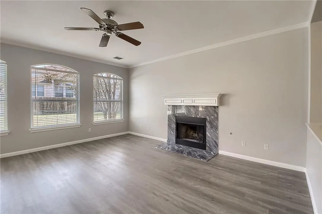 4 bed, 2.5 bath, 2707 sqft, $2,700 — Photo 3