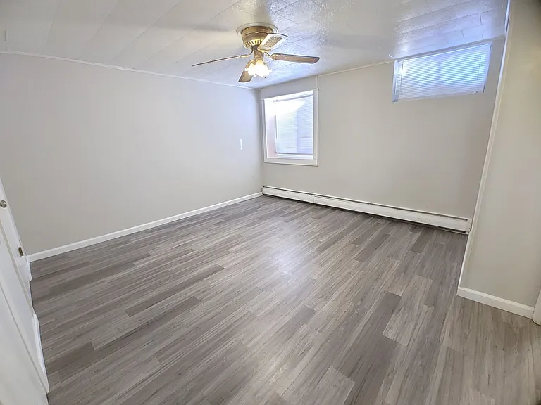 221 Robinhood Ln — Photo 5