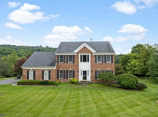 5 Bog Meadow Ln, Hampton, NJ 08827