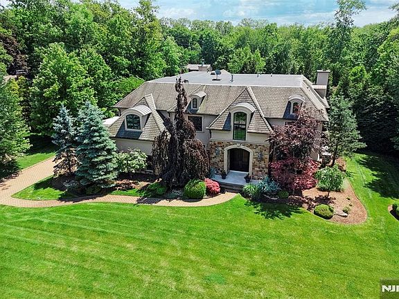 5th image of 70 Oak Dr